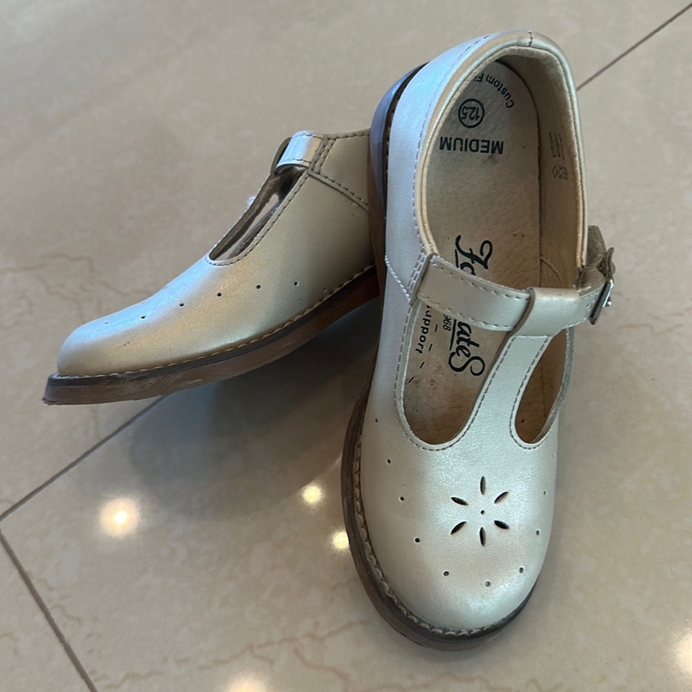 FootMates SHERRY style, color metallic pewter, girls size 12.5